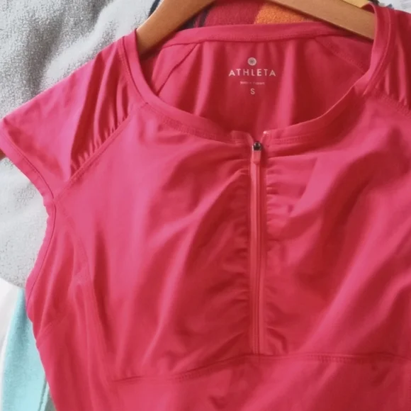 Athleta Intrepid UPF 50+ top in red Sm - Picture 2 of 11